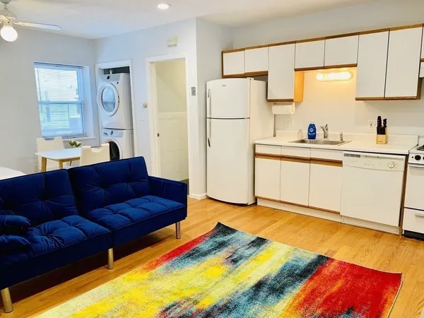 $2,500 | 12 Regent Street, Unit 1R, Cambridge, MA 02140