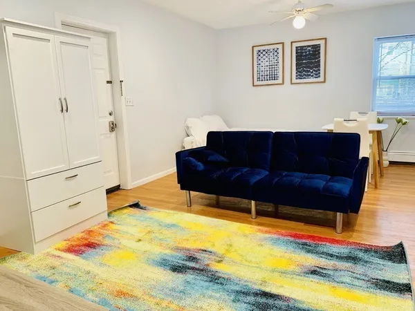 $2,500 | 12 Regent Street, Unit 1R, Cambridge, MA 02140