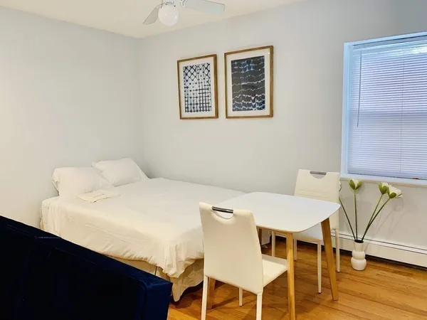 $2,500 | 12 Regent Street, Unit 1R, Cambridge, MA 02140
