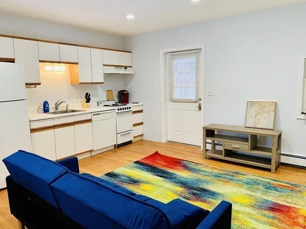 $2,500 | 12 Regent Street, Unit 1R, Cambridge, MA 02140