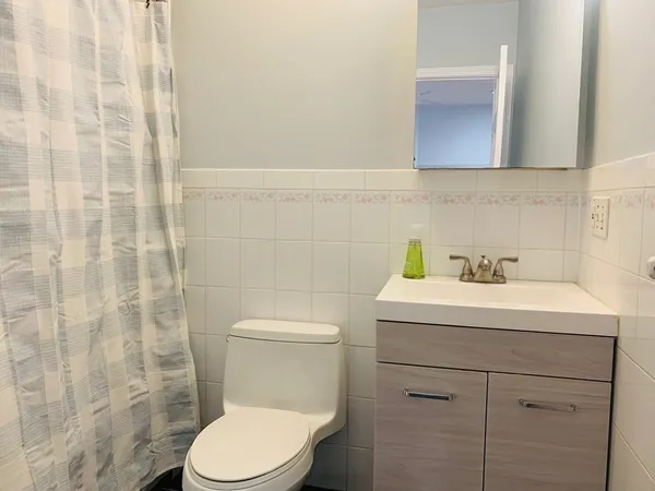 $2,500 | 12 Regent Street, Unit 1R, Cambridge, MA 02140