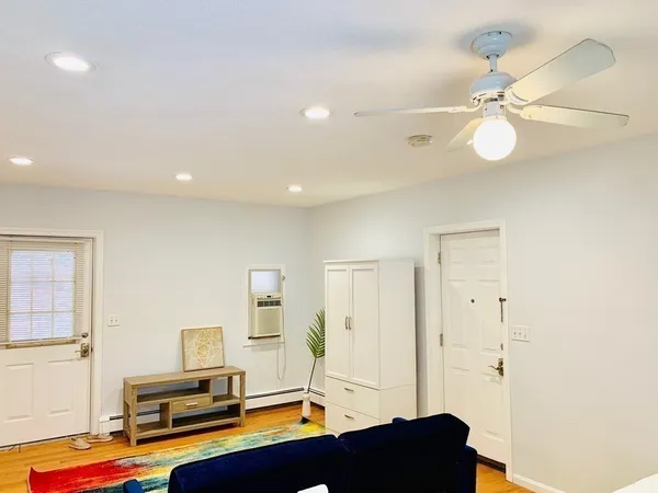 $2,500 | 12 Regent Street, Unit 1R, Cambridge, MA 02140
