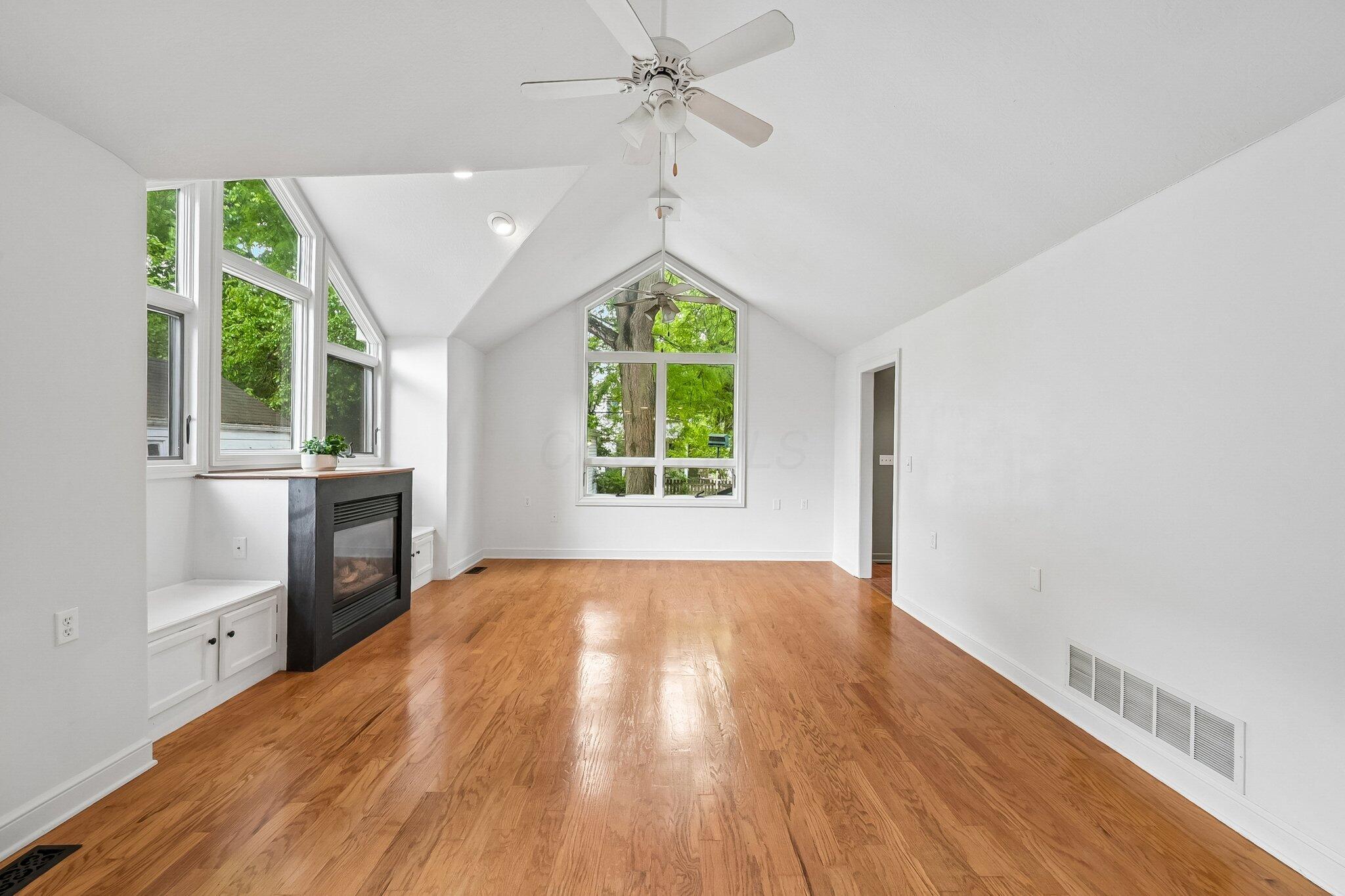 175 West Weisheimer Road Columbus, OH 43214 - Photo 5 of 59