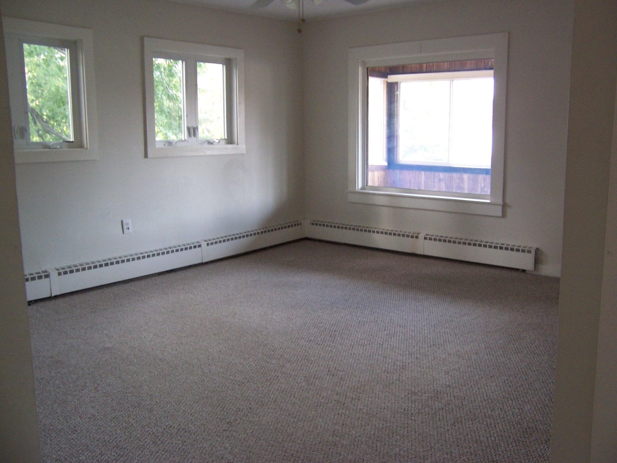 141 Calef Road, Unit 2 Manchester, NH 03103 - Photo 3 of 17