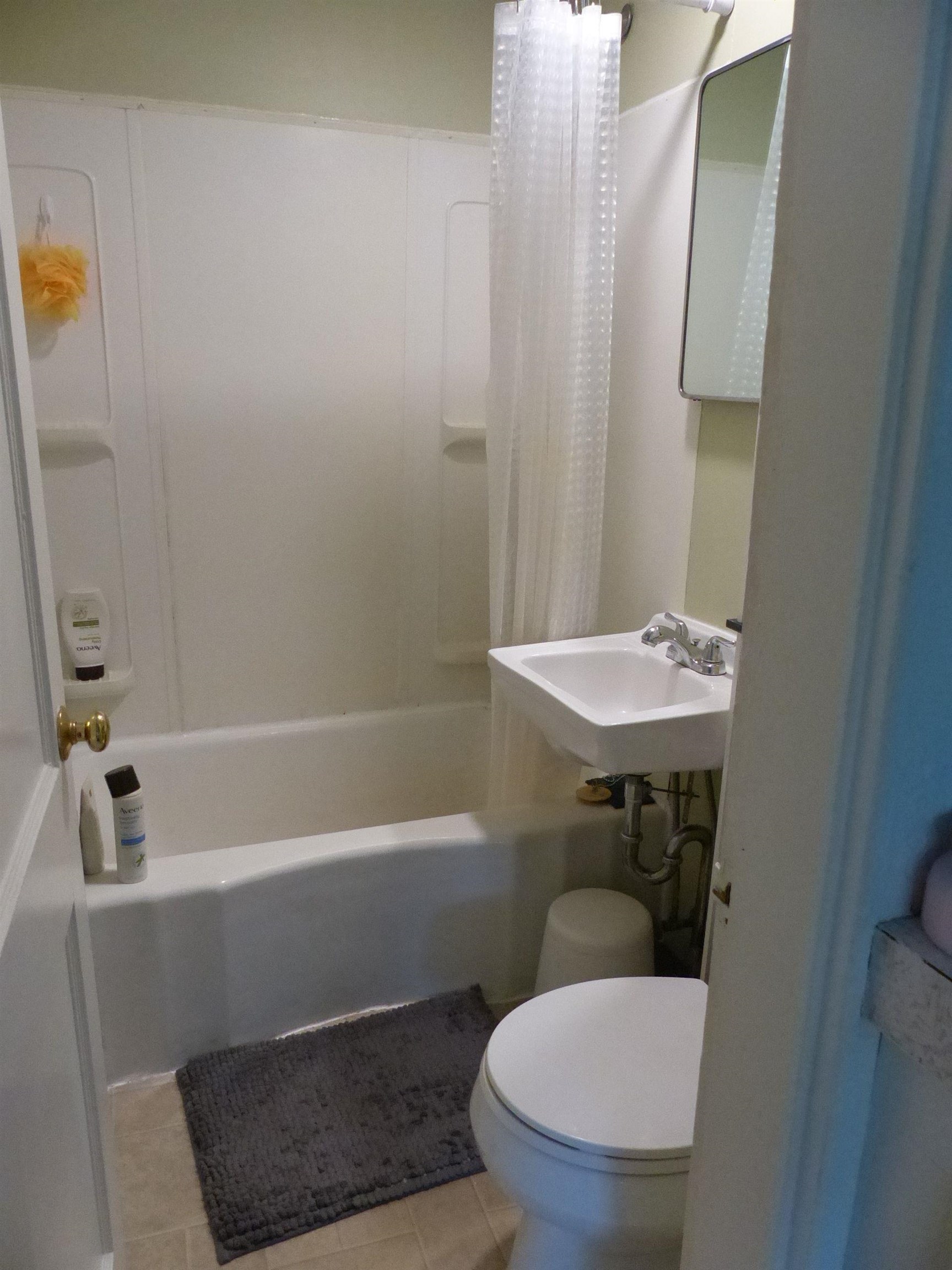 141 Calef Road, Unit 2 Manchester, NH 03103 - Photo 5 of 17