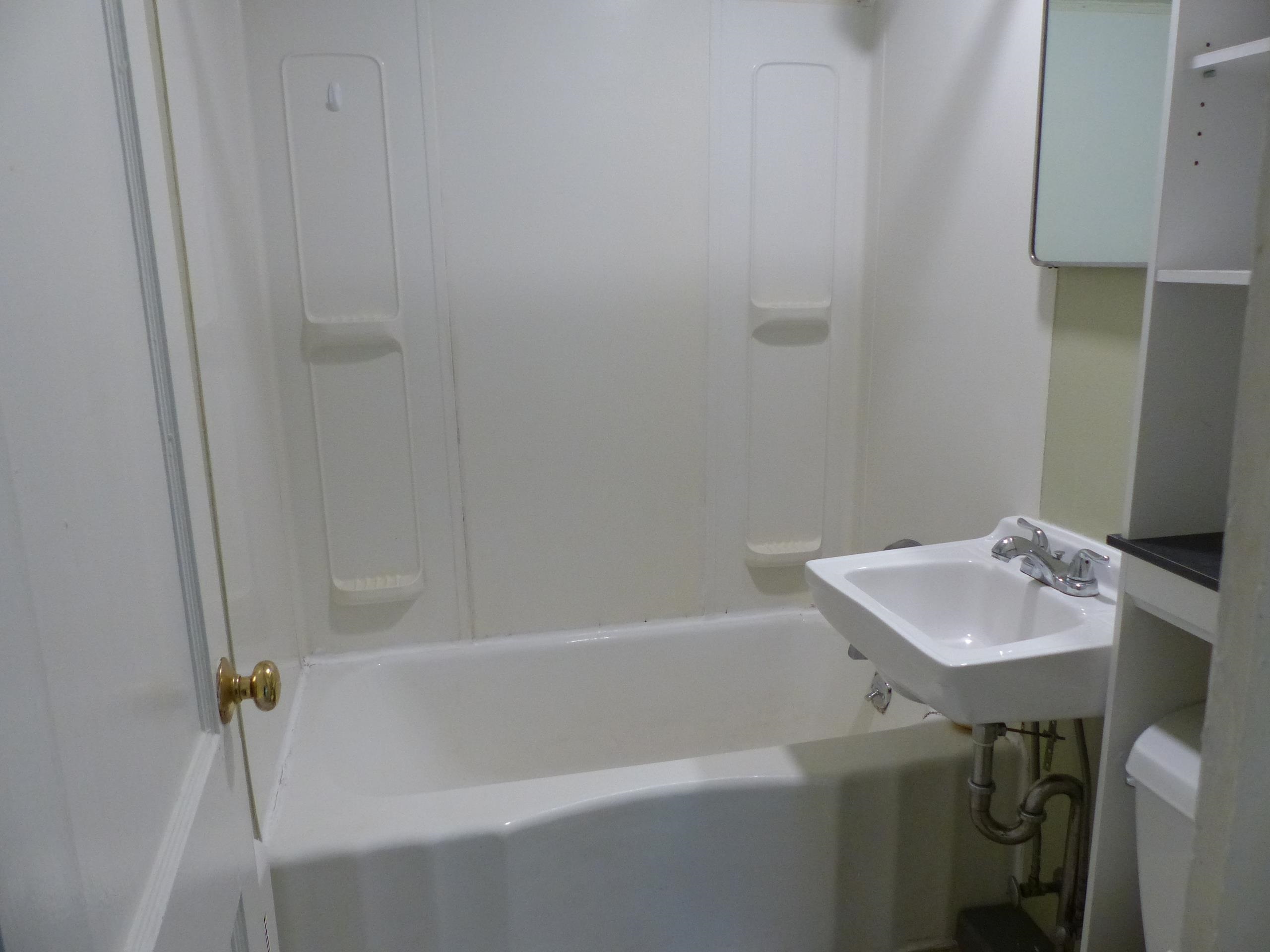 141 Calef Road, Unit 2 Manchester, NH 03103 - Photo 6 of 17