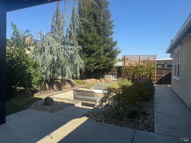 a view of a pathway along a building