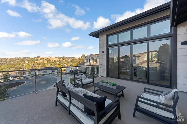 $3,975,000 | 22 Oak Knoll Court, Petaluma, CA 94952