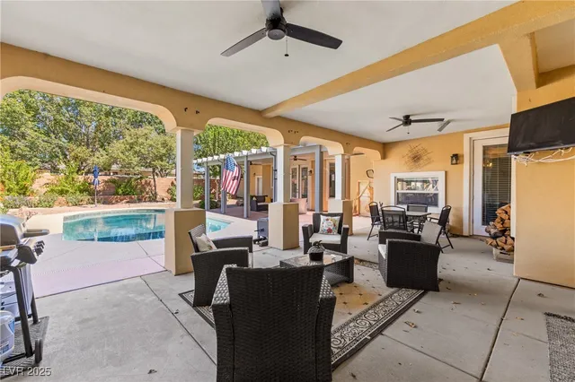 $780,000 | 1998 Whitneys Dream Avenue, Logandale, NV 89021