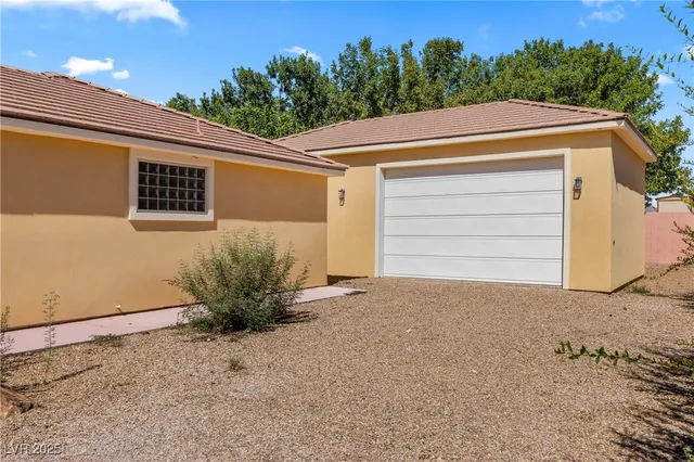 $780,000 | 1998 Whitneys Dream Avenue, Logandale, NV 89021