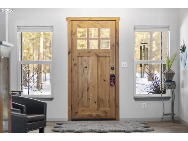 a black and white photo of a living room