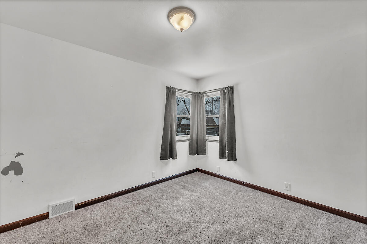2719 South 71st Street Milwaukee, WI 53219 - Photo 9 of 23 lower bed