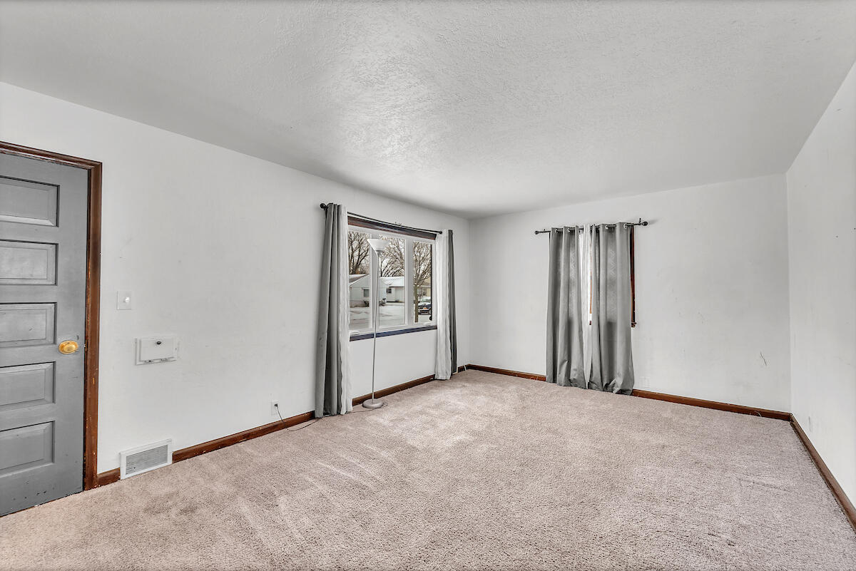 2719 South 71st Street Milwaukee, WI 53219 - Photo 10 of 23 living room