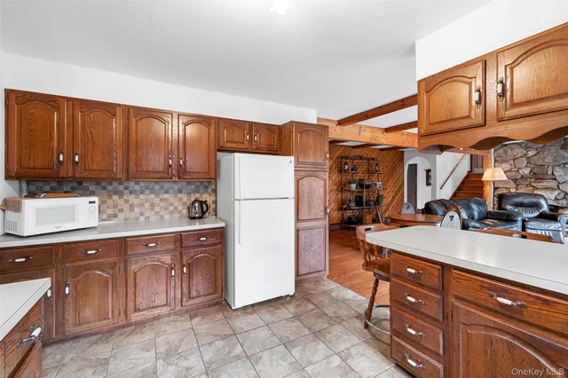 a view of a dry yard