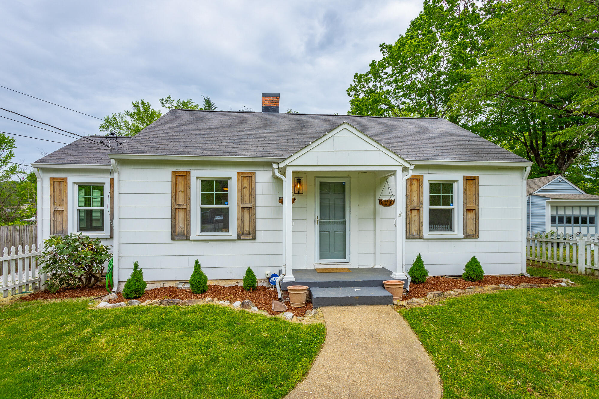 3603 Redding Road Chattanooga, TN 37415 - Photo 1 of 14 3603 Redding Road HD-27