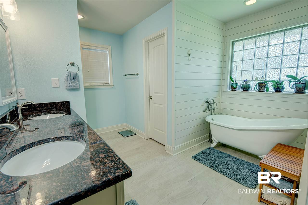 252 Meadow Run Loop West Foley, AL 36535 - Photo 38 of 48 Master Bath