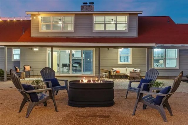 a view of a house with entertaining space