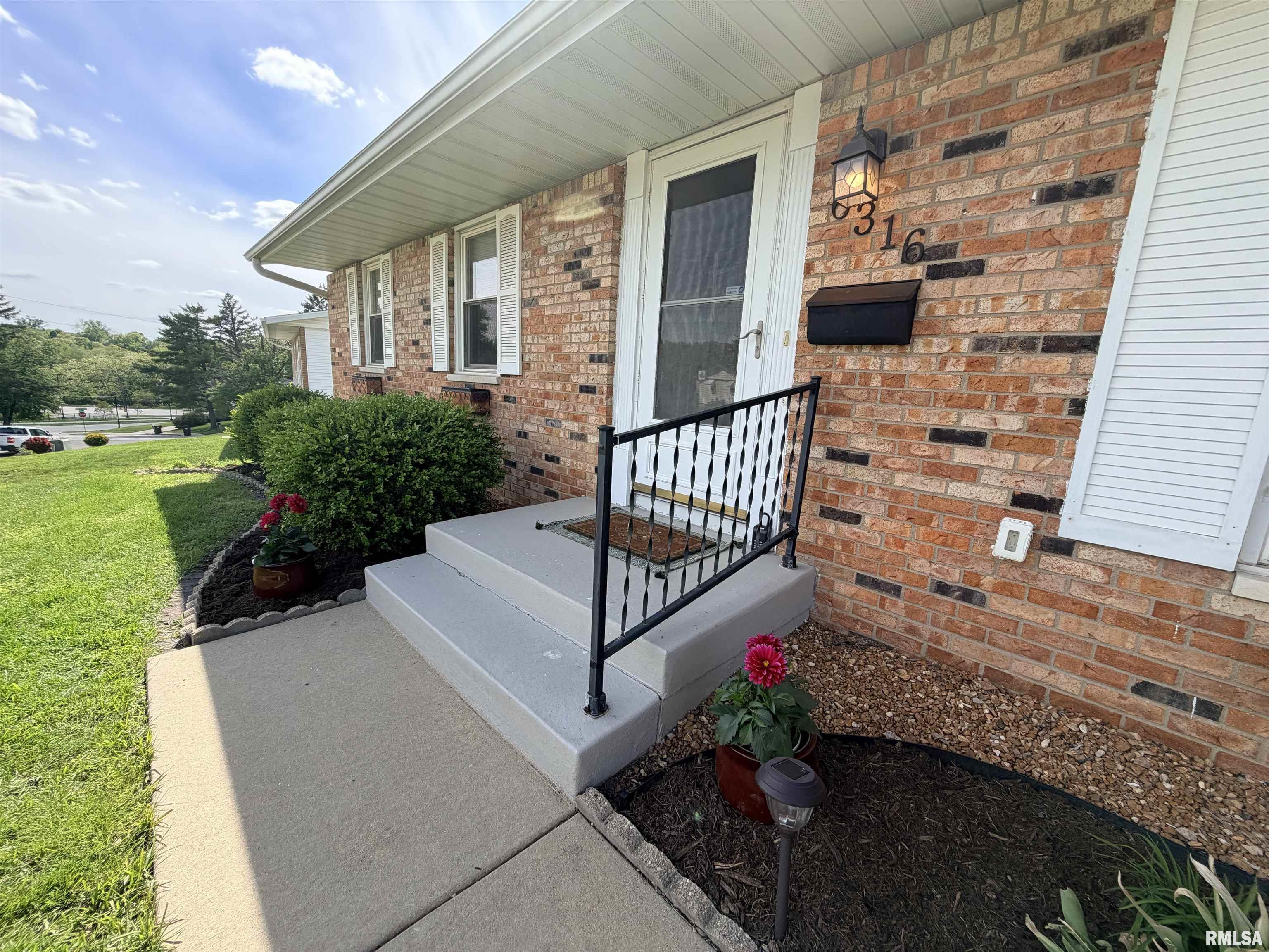 6316 North Hamilton Road Peoria, IL 61614 - Photo 3 of 67 Gallery Image 3