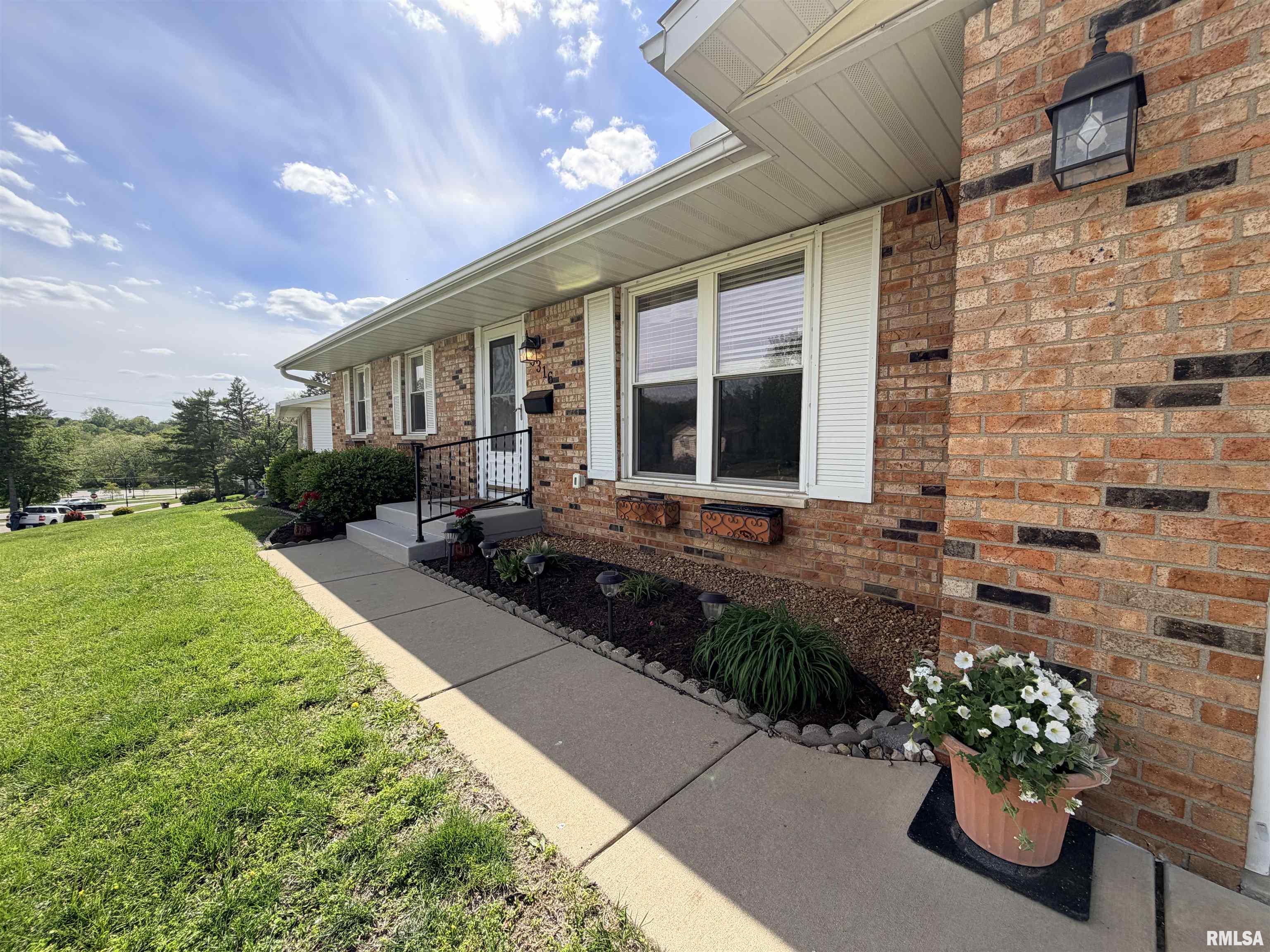 6316 North Hamilton Road Peoria, IL 61614 - Photo 4 of 67 Gallery Image 4