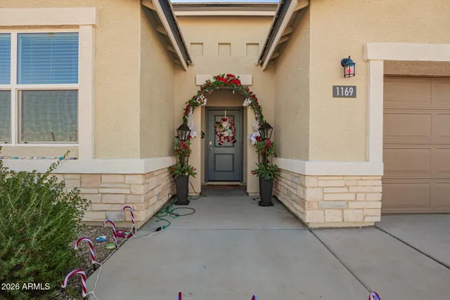 a view of entryway with a front door