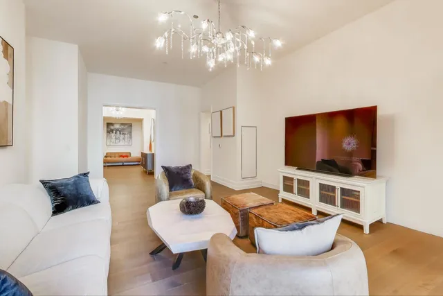 $30,000 | 435 North Michigan Avenue, Unit 405, Chicago, IL 60611