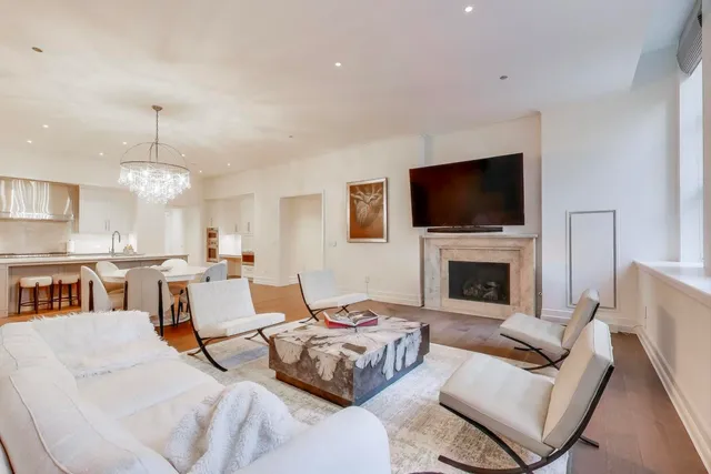 $30,000 | 435 North Michigan Avenue, Unit 405, Chicago, IL 60611