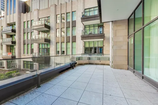 $30,000 | 435 North Michigan Avenue, Unit 405, Chicago, IL 60611