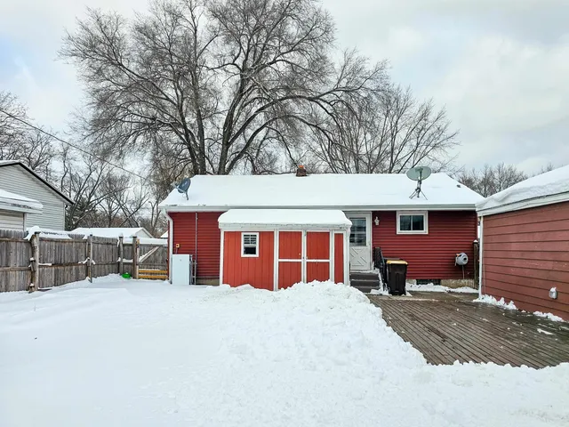 a view of a house with a yard and garage