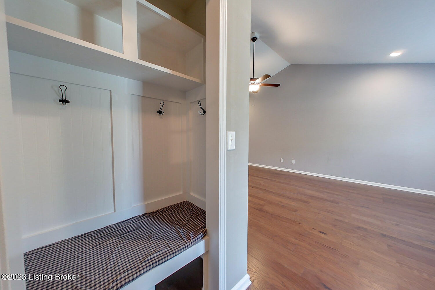 6551 Renate Road Louisville, KY 40291 - Photo 20 of 29 Built in Coat area