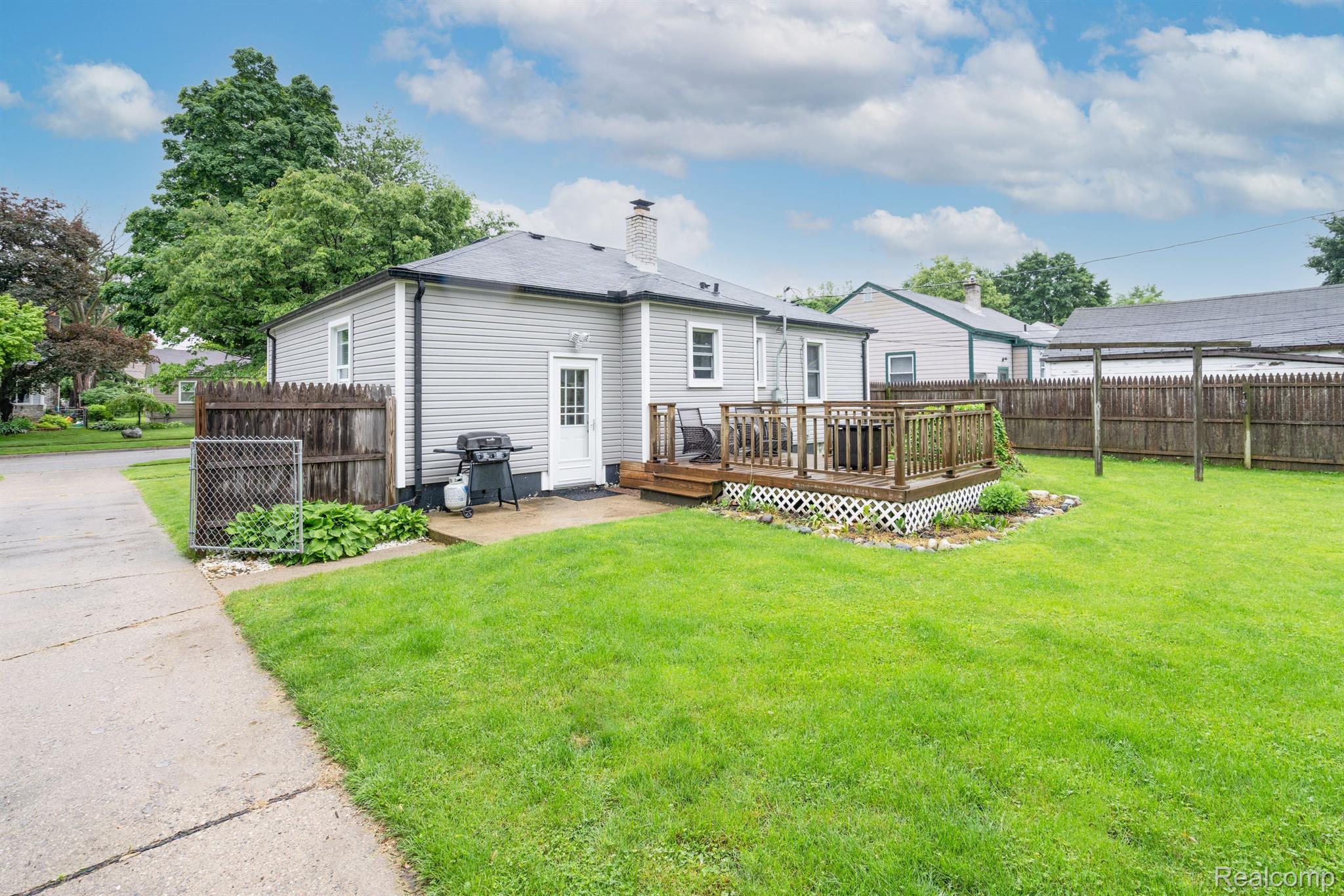 1380 Hampton Road Mount Clemens, MI 48043 - Photo 18 of 22 Gallery Image 18