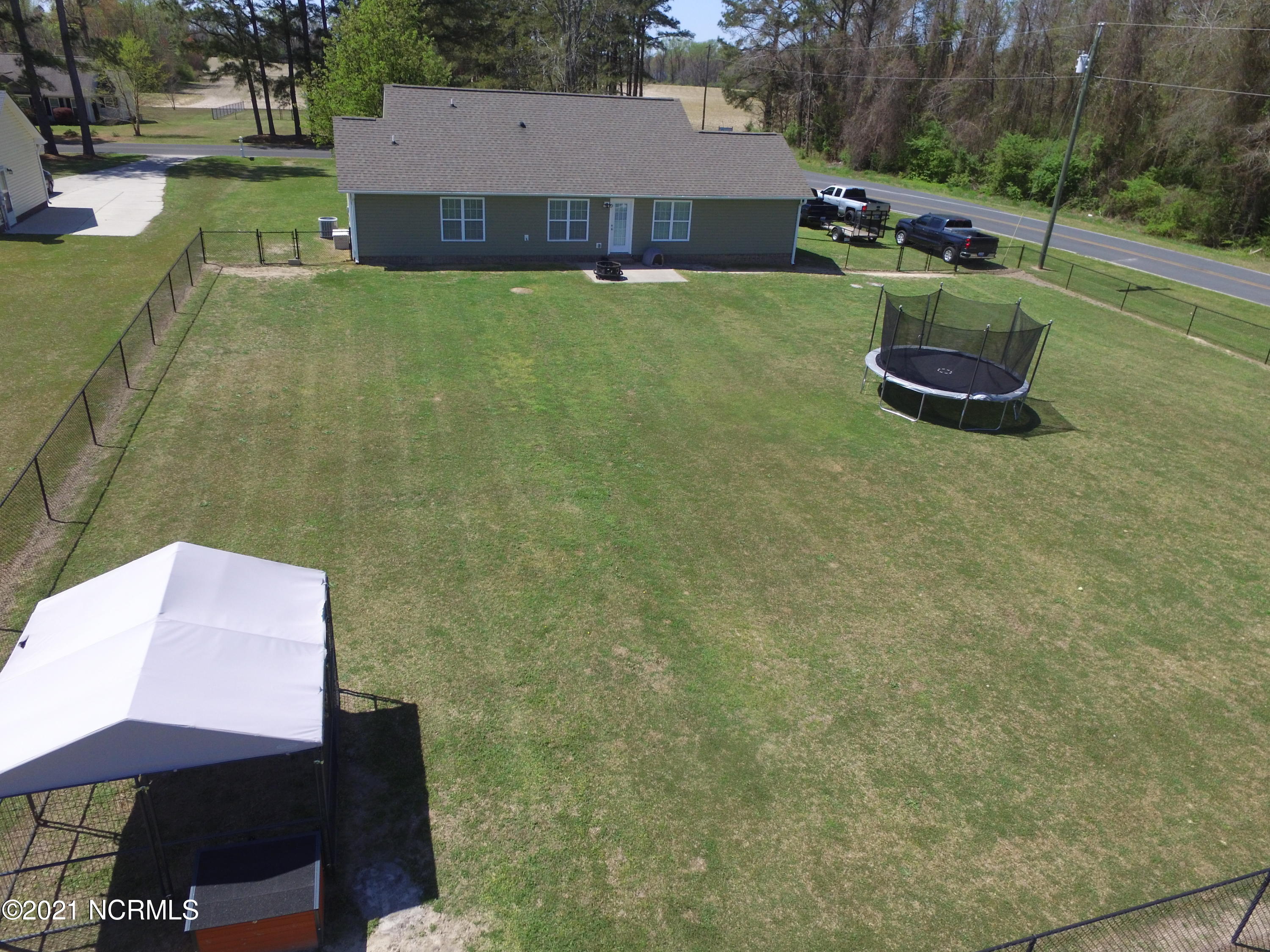 Large Fenced Yard