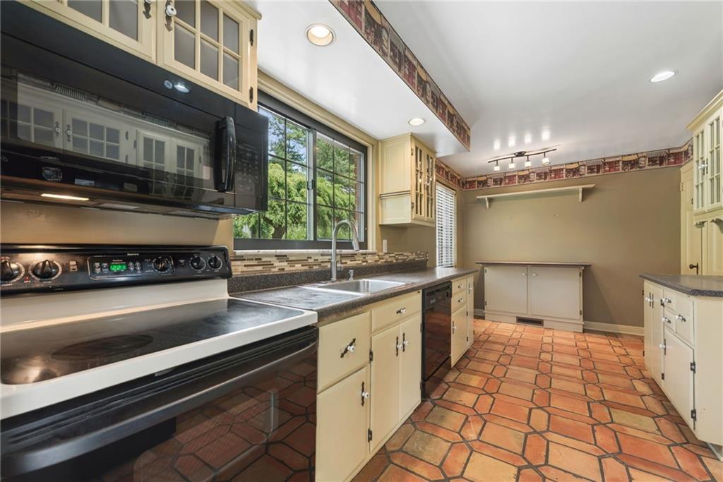 111 East Bruceton Road Pittsburgh, PA 15236 - Photo 14 of 46 Gallery Image 14