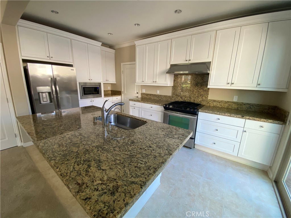 219 Overbrook Irvine, CA 92620 - Photo 5 of 32