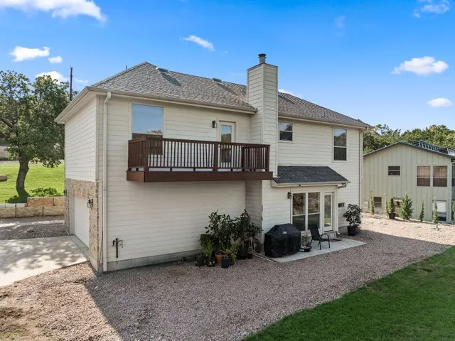 a view of a house with backyard and sitting area