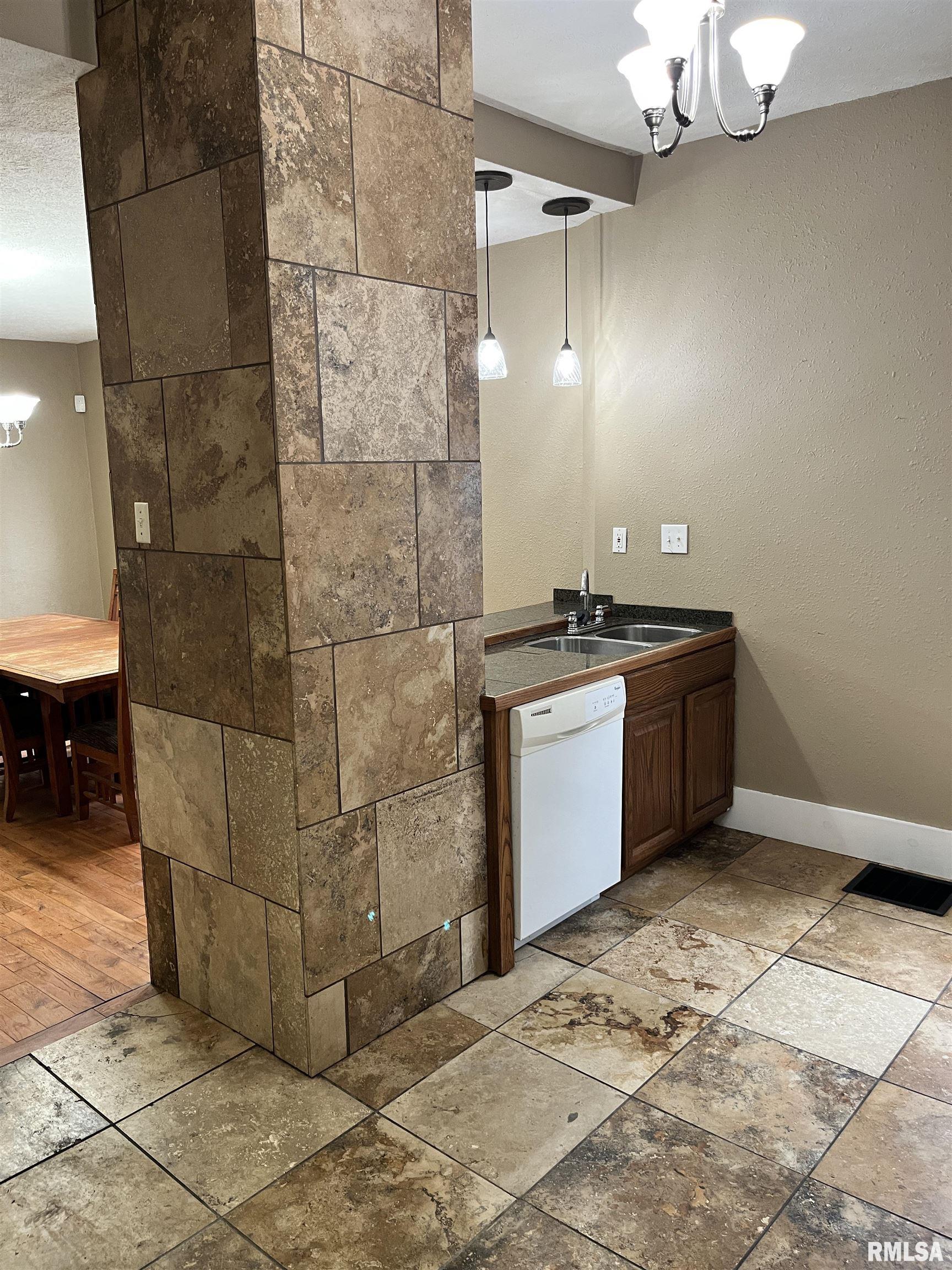 626 West Edwards Street Springfield, IL 62704 - Photo 5 of 11