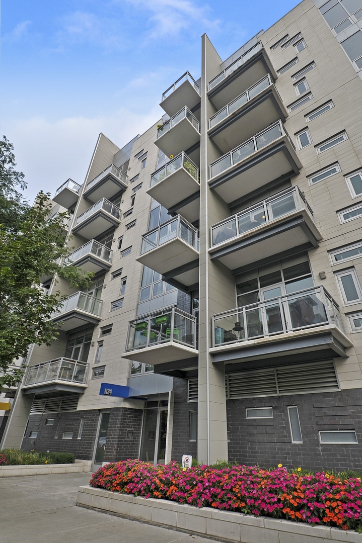 1124 West Adams Street, Unit PHW Chicago, IL 60607 - Photo 2 of 55 a front view of a building