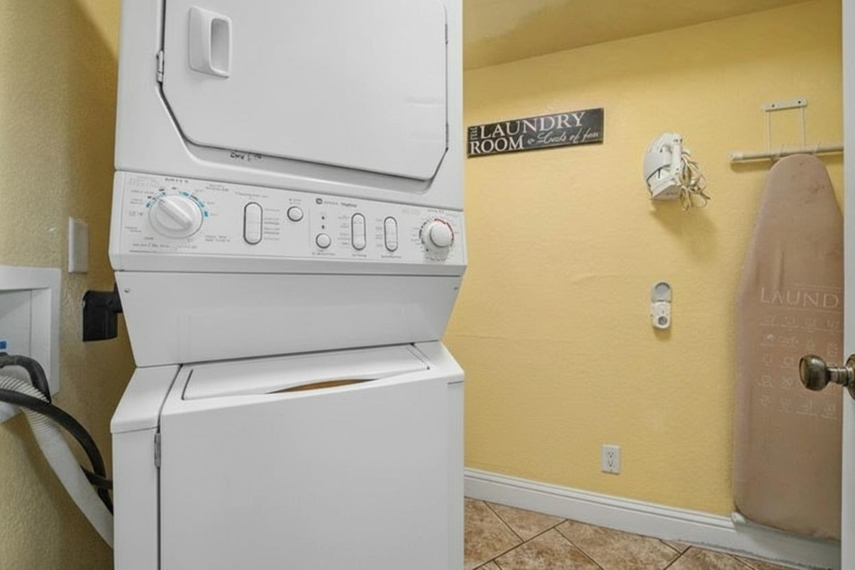 450 Lakeview Road Copperopolis, CA 95228 - Photo 73 of 93 a utility room with dryer and washer
