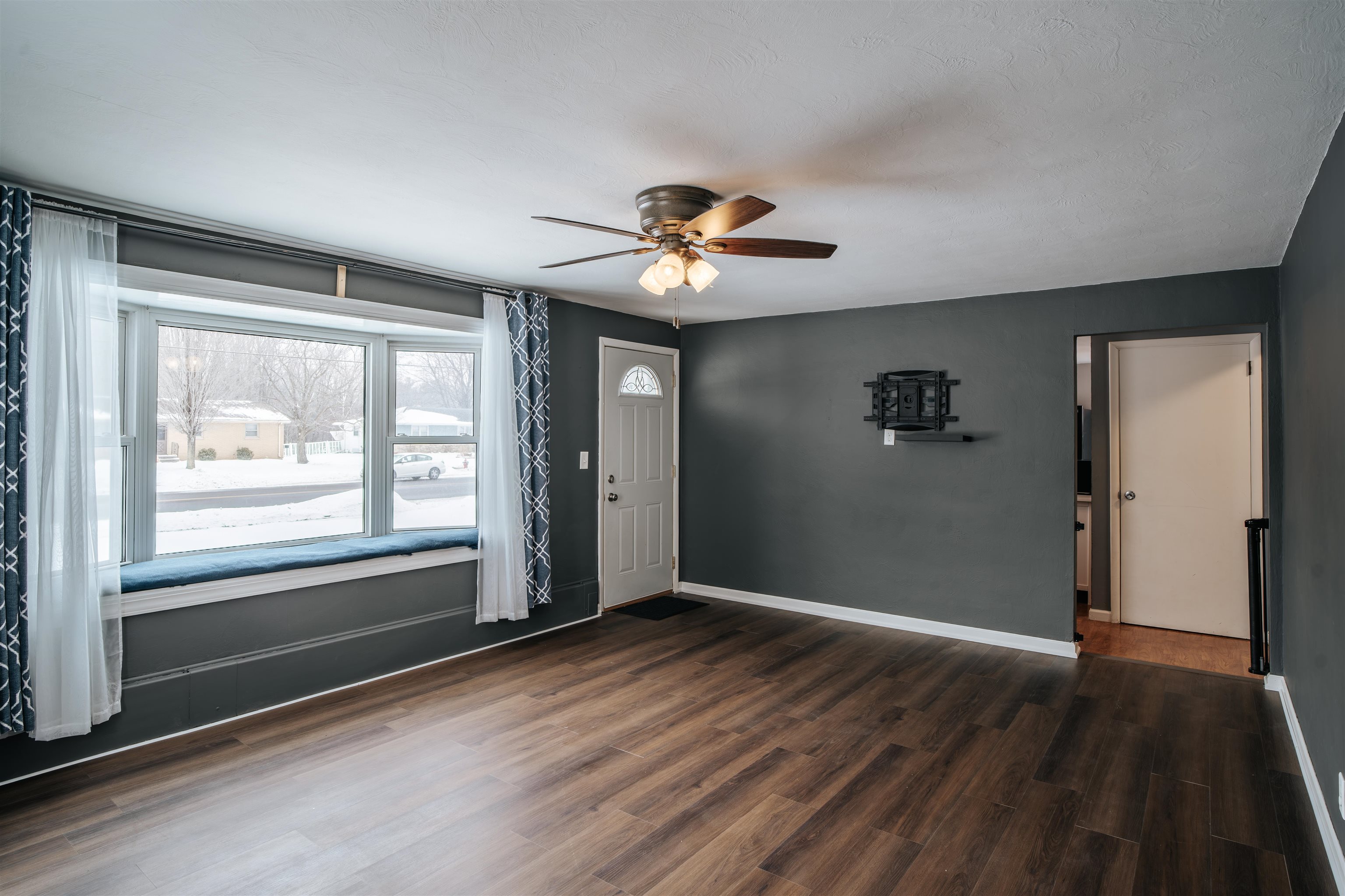 1127 Cardinal Lane Howard, WI 54313 - Photo 4 of 36