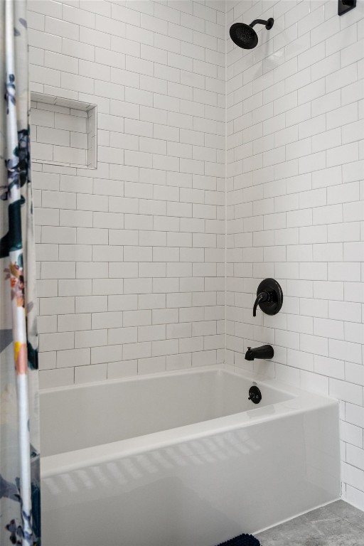 35 Presidio Road Wimberley, TX 78676 - Photo 26 of 39 a bathroom with a bathtub