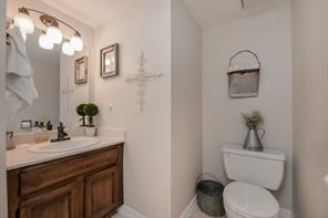 896 Davis Road League City, TX 77573 - Photo 30 of 46 a bathroom with a toilet sink and mirror