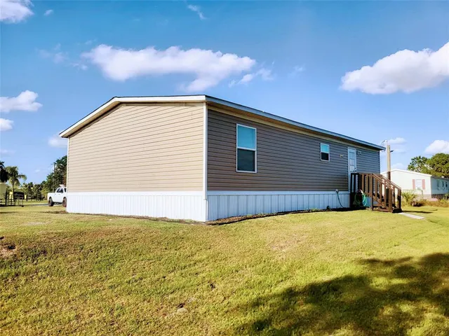 a view of yard with tree in the background