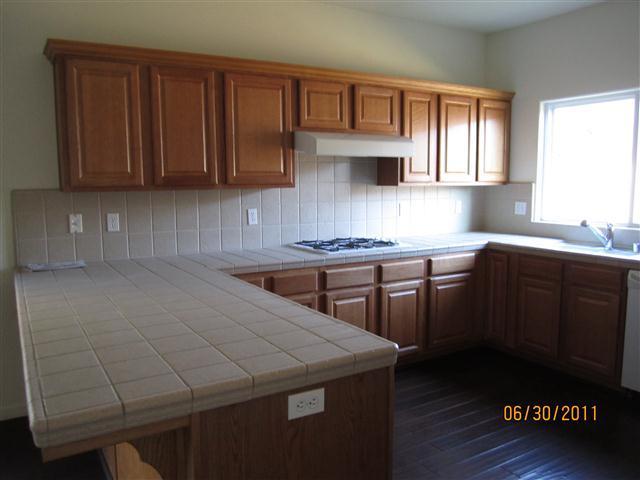 407 East Beech Avenue Reedley, CA 93654 - Photo 4 of 14 Gallery Image 4