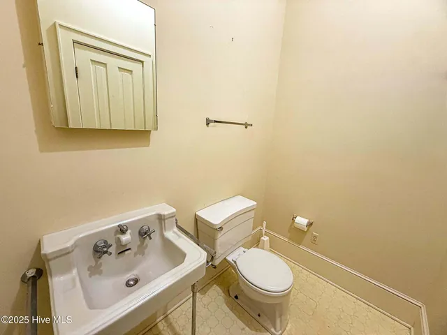 $364,500 | 407 South King Street, Windsor, NC 27983