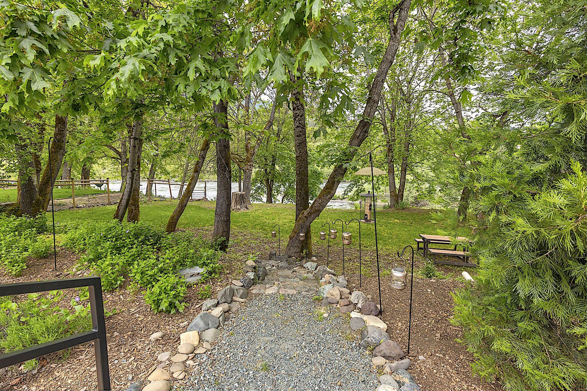 8720 Rogue River Highway Grants Pass, OR 97527 - Photo 29 of 51 46-web-or-mls-8720-rogue-river-hwy