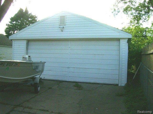 21793 Shakespeare Avenue Eastpointe, MI 48021 - Photo 4 of 4 GARAGE VIEW.JPG