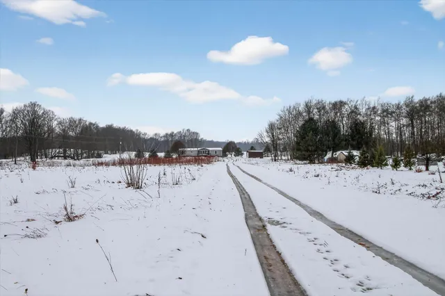 $217,500 | 23767 230th Avenue, Paris, MI 49338