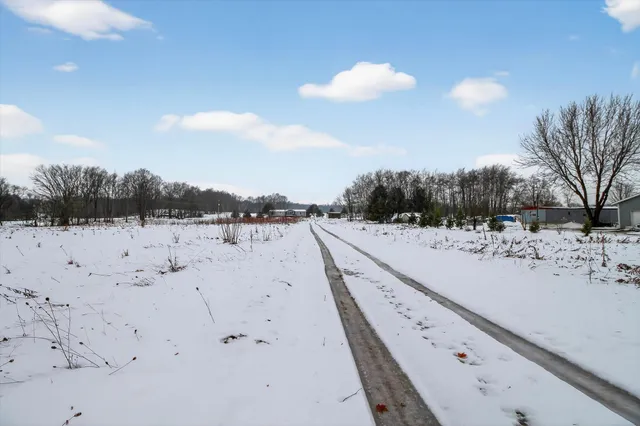 $217,500 | 23767 230th Avenue, Paris, MI 49338