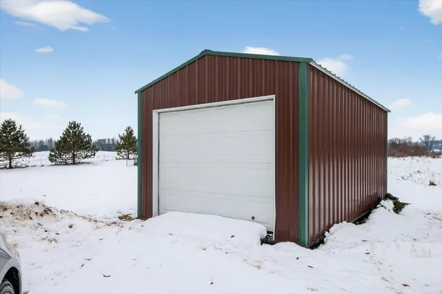 $217,500 | 23767 230th Avenue, Paris, MI 49338