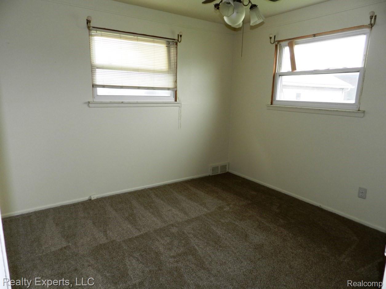 7 bedroom 3.jpg