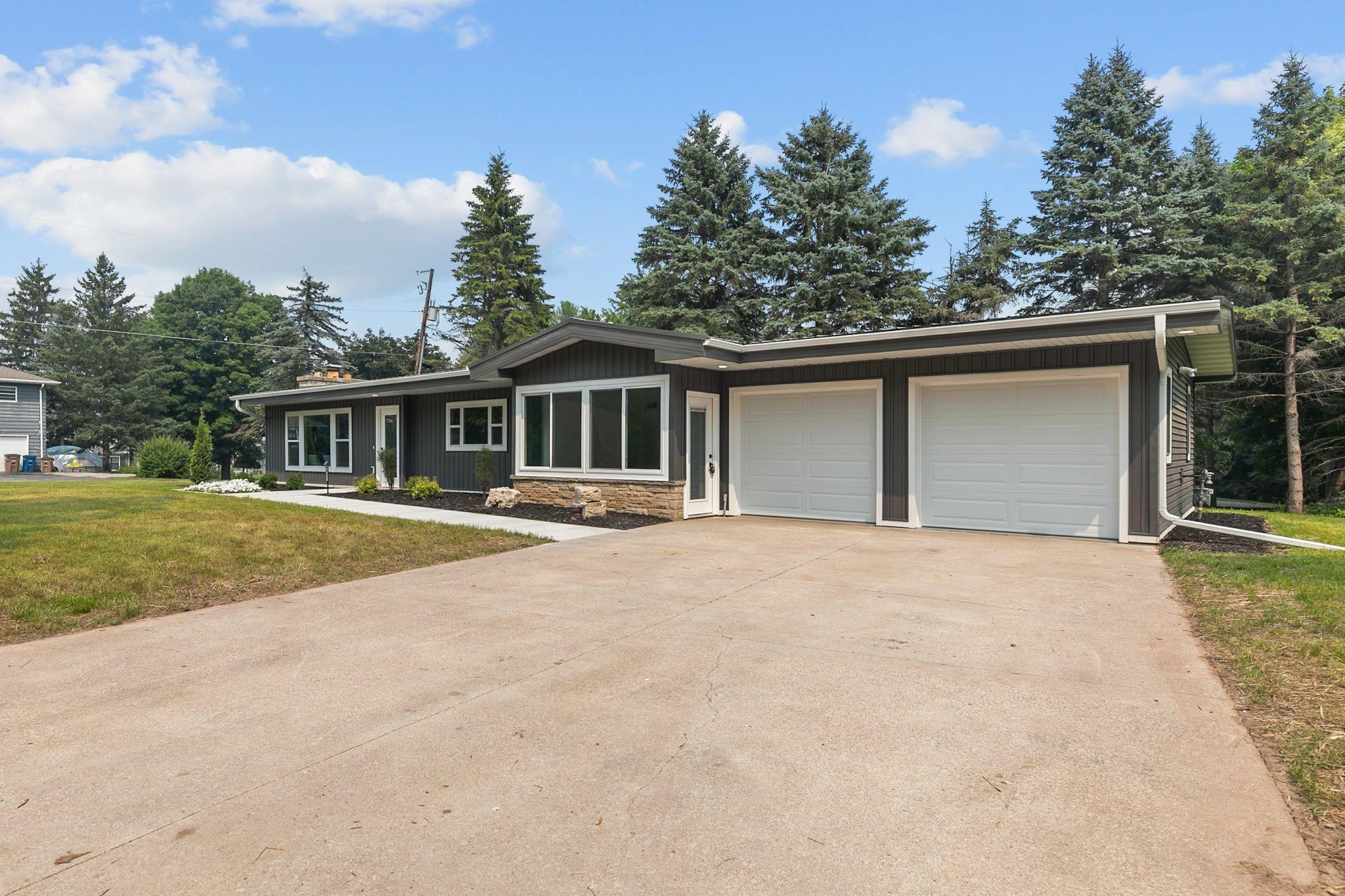 1900 Leonard Point Road Oshkosh, WI 54904 - Photo 2 of 36